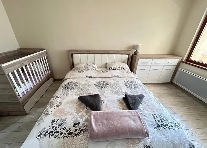 Deluxe Karina-free Parking Apartment