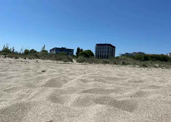 Deluxe Karina-free Parking Apartment